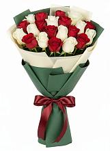 Букет Микс из красных и белых роз в Березовке Воронежской области