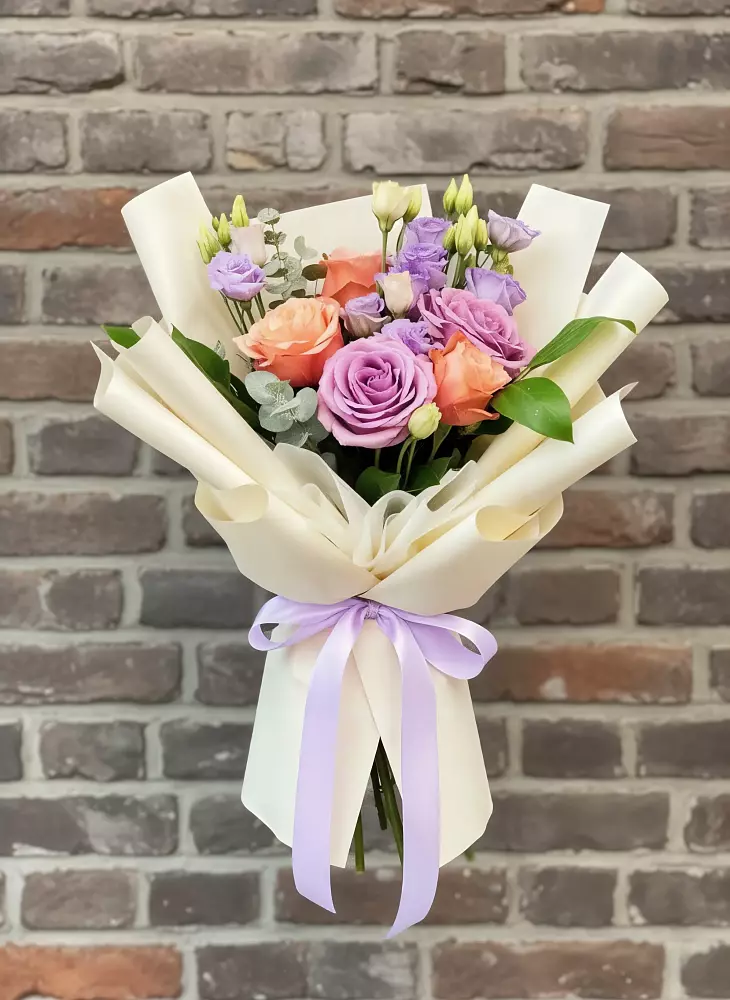 Букет цветов из: Лизиантусы и Розы в Березовке Воронежской области