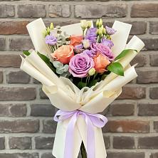 Букет цветов из:  Лизиантусы и Розы в Березовке Воронежской области