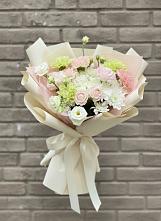 Букет цветов из:  Гвоздики, Розы, Лизиантусы и Хризантемы #REPLACE_PRED# Березовке Воронежской области